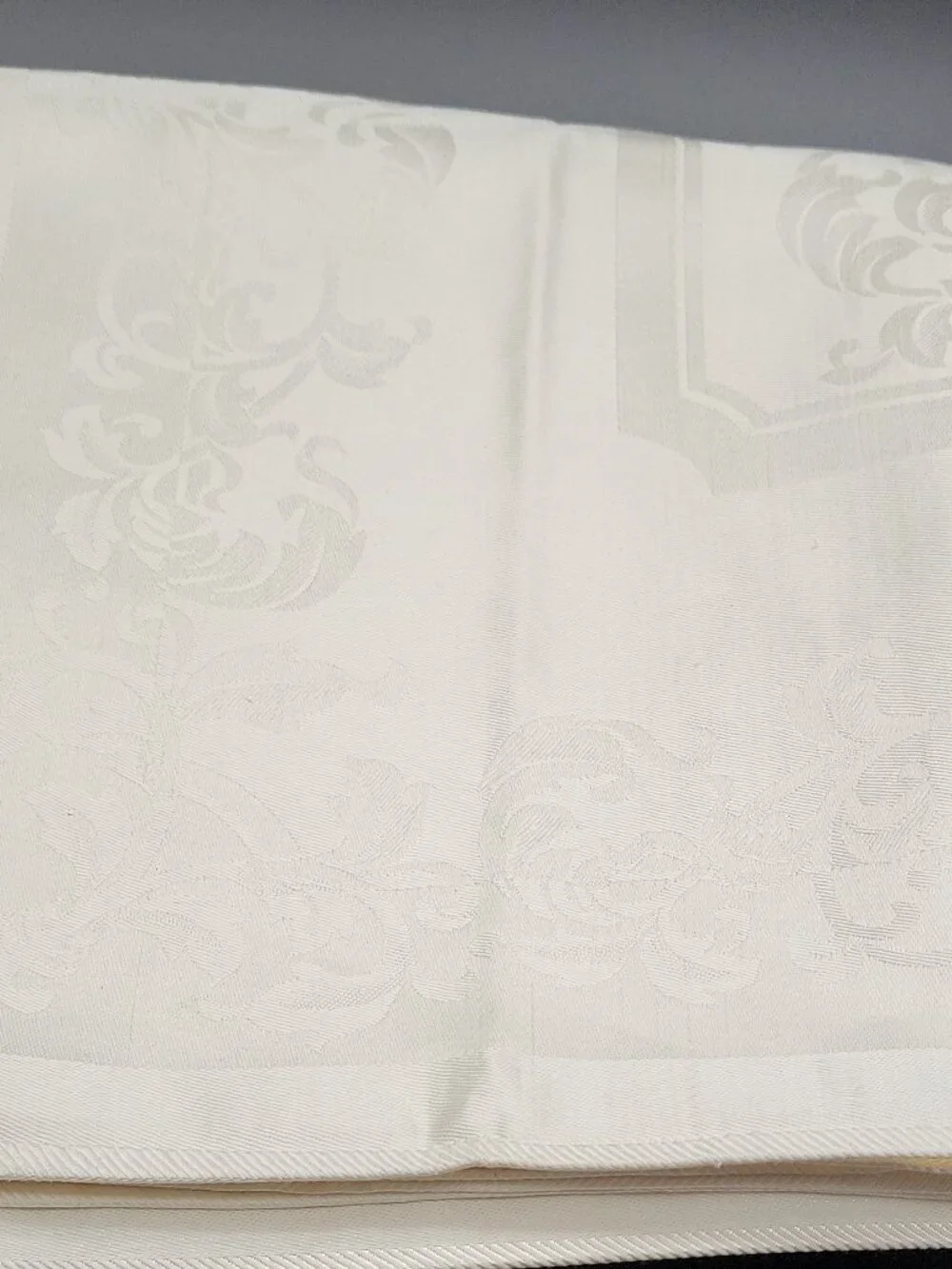 Jacquard, Cream Floral 20x20 (4) Table, Napkins, Classic Fabric Made in Japan